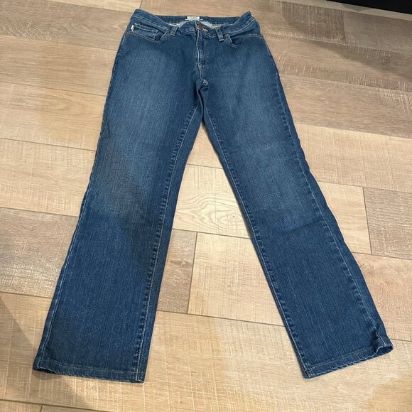 LL BEAN WOMENS FAVORITE FIT SIZE 4 JEANS - Picture 1 of 8